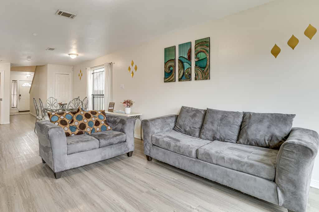 Ideal Location 4 Mi to Med Center! Houston Duplex