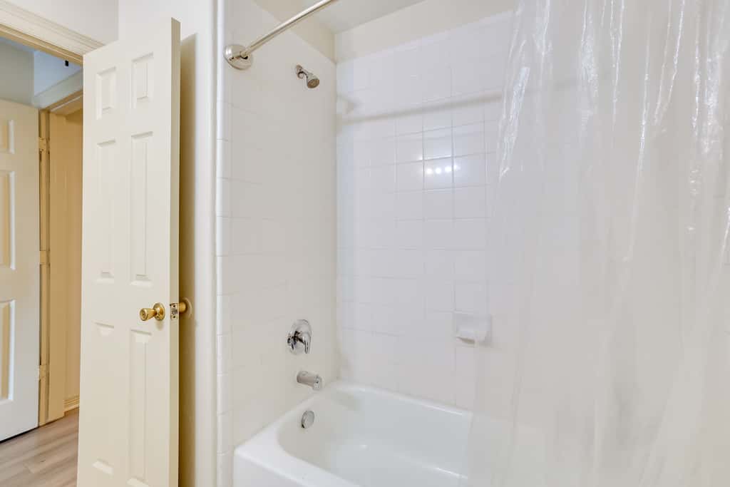 Ideal Location 4 Mi to Med Center! Houston Duplex