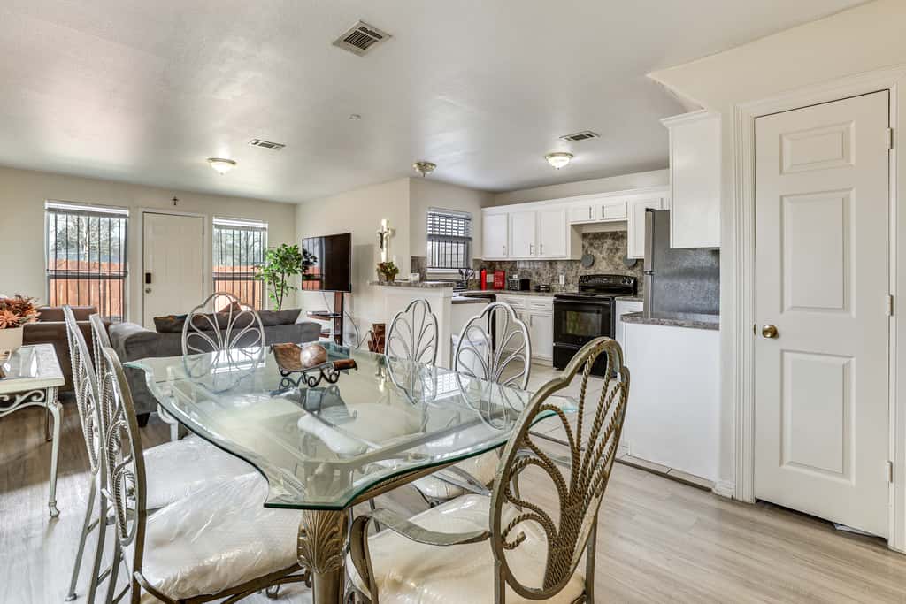 Ideal Location 4 Mi to Med Center! Houston Duplex