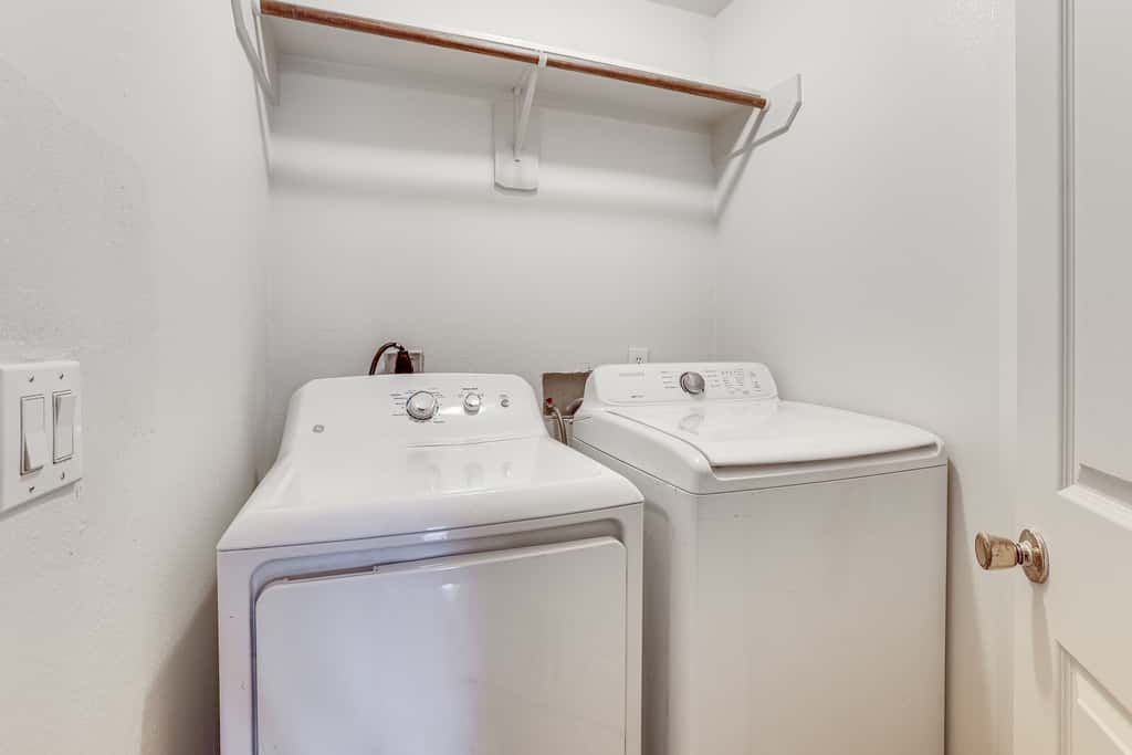 Ideal Location 4 Mi to Med Center! Houston Duplex