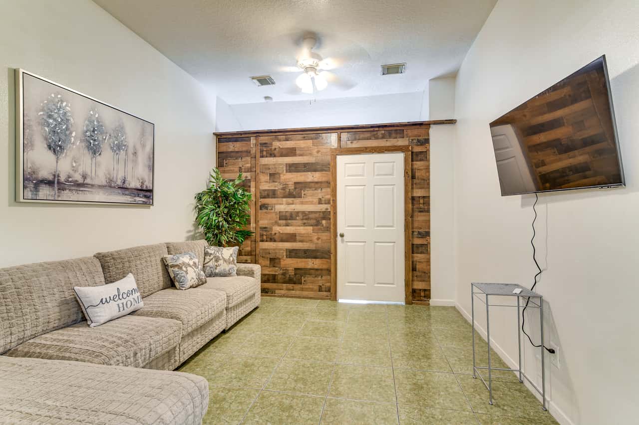 Inviting Unit, 10 Mi to Airport & Vintage Park! | 2 Bed Houston, TX ...