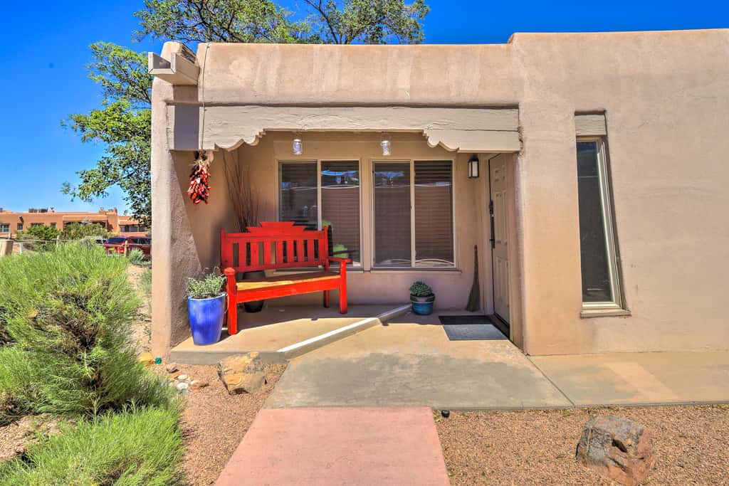 Traditional-Style Adobe Casita - Walk to Dtwn