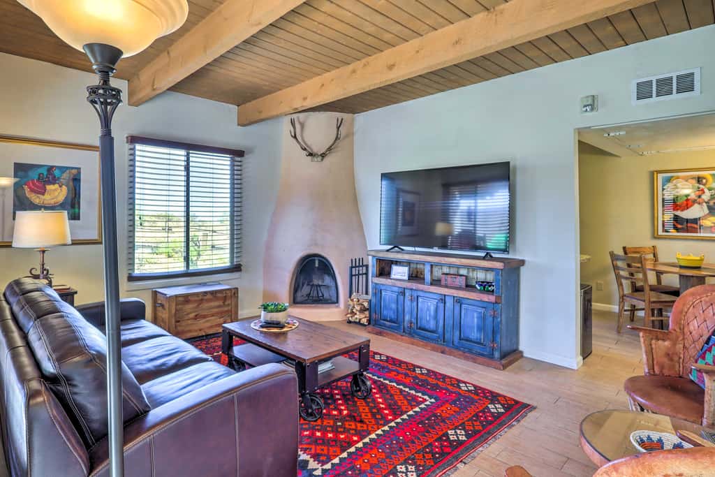 Traditional-Style Adobe Casita - Walk to Dtwn