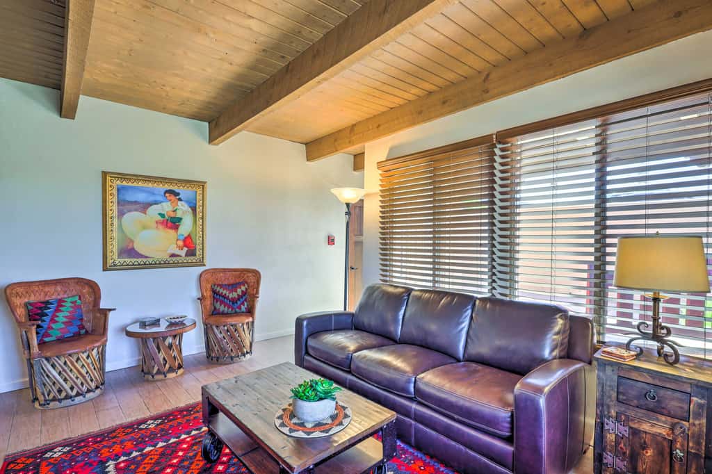 Traditional-Style Adobe Casita - Walk to Dtwn