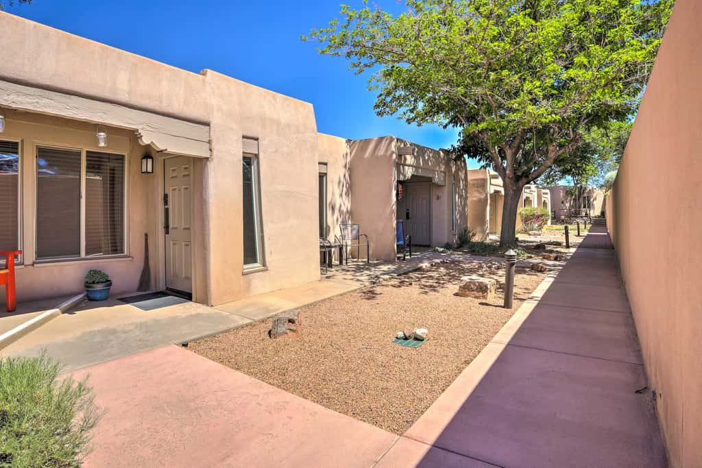 Traditional-Style Adobe Casita - Walk to Dtwn
