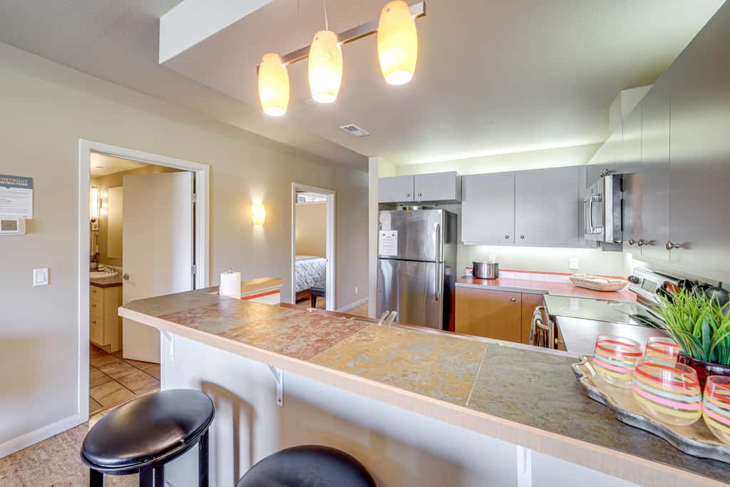 Walk to the Lake: Chelan Condo w/ Mtn Views!