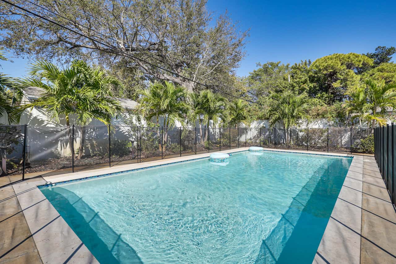 Sun-Drenched Sanctuary Near Las Olas & Beaches! | 4 Bed Fort Lauderdale ...