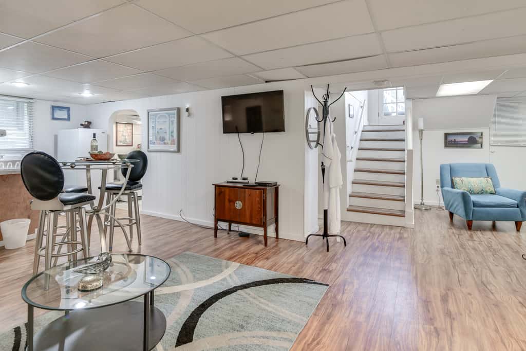 Hot Tub Access: Studio 5 Mi to Downtown Portland!