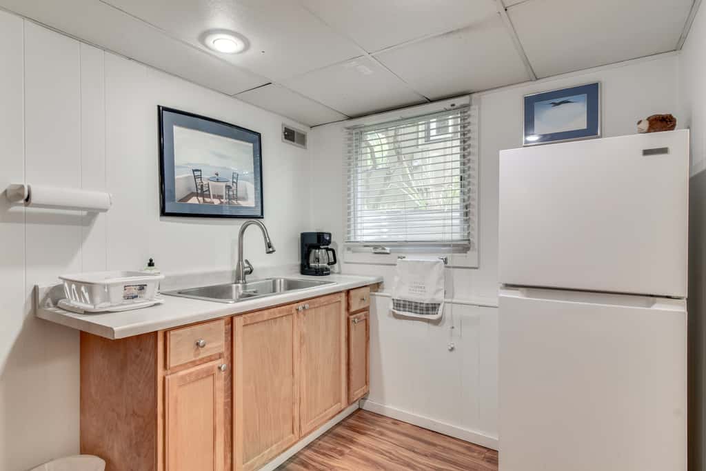 Hot Tub Access: Studio 5 Mi to Downtown Portland!