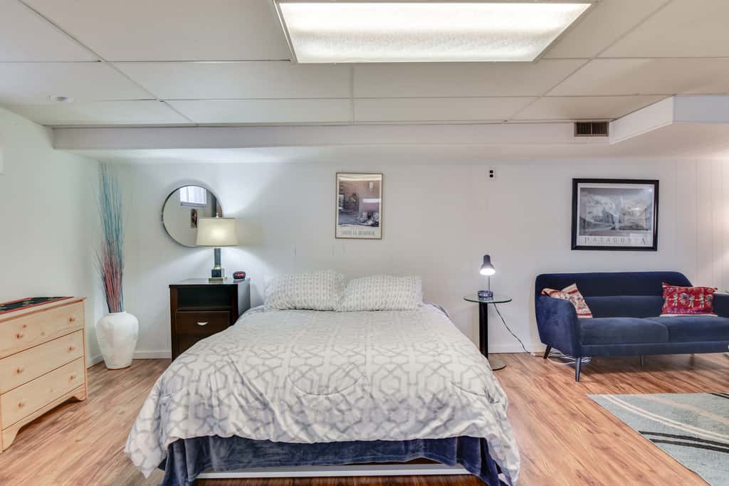 Hot Tub Access: Studio 5 Mi to Downtown Portland!