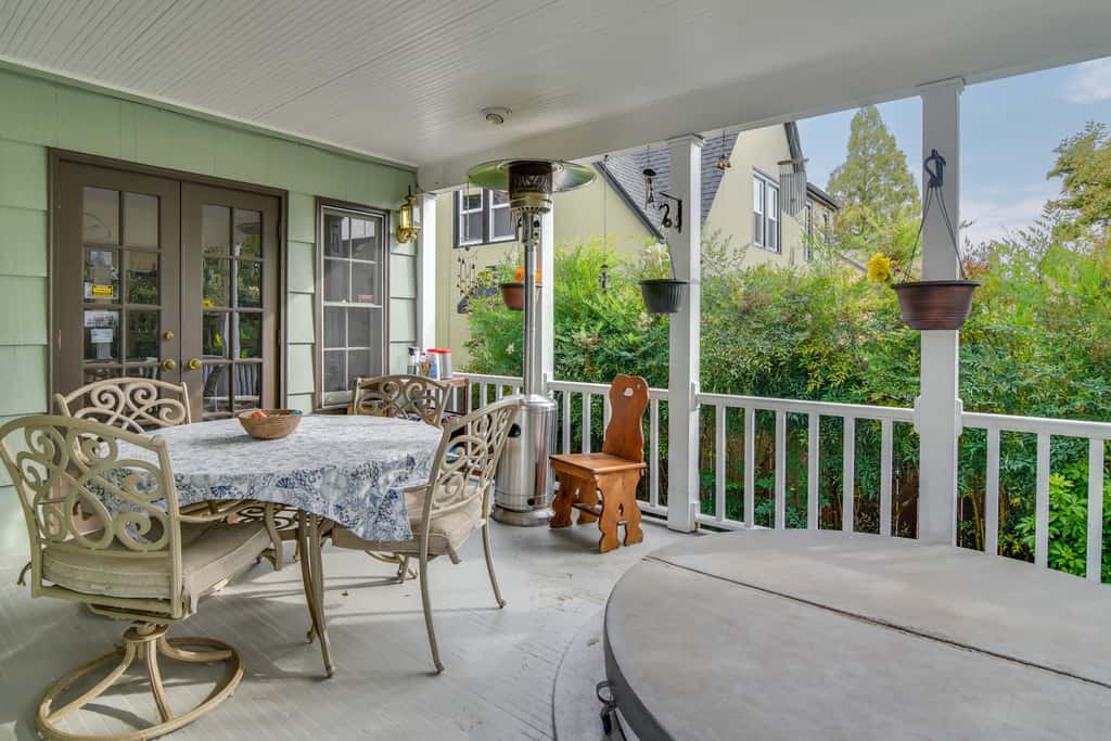 Hot Tub Access: Studio 5 Mi to Downtown Portland!