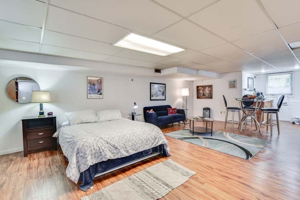 Hot Tub Access: Studio 5 Mi to Downtown Portland!