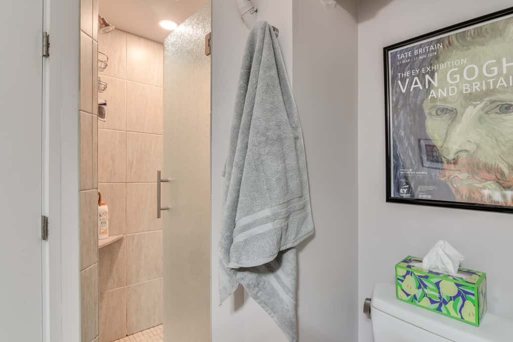 Hot Tub Access: Studio 5 Mi to Downtown Portland!