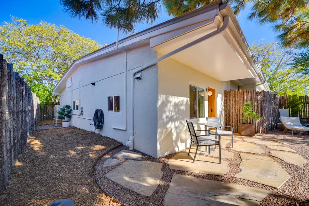 Serene Couple's Retreat 3 Mi to Dtwn Santa Fe