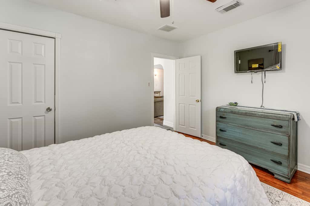 5 Mi to St Pete Beach! Snowbird Home w/ Large Yard