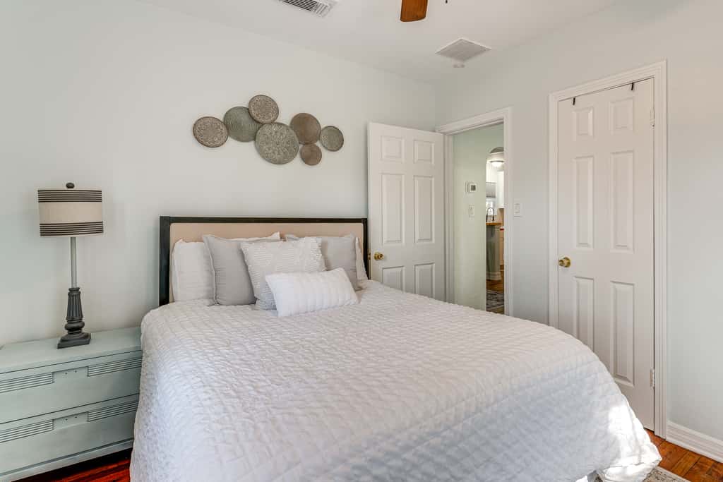 5 Mi to St Pete Beach! Snowbird Home w/ Large Yard