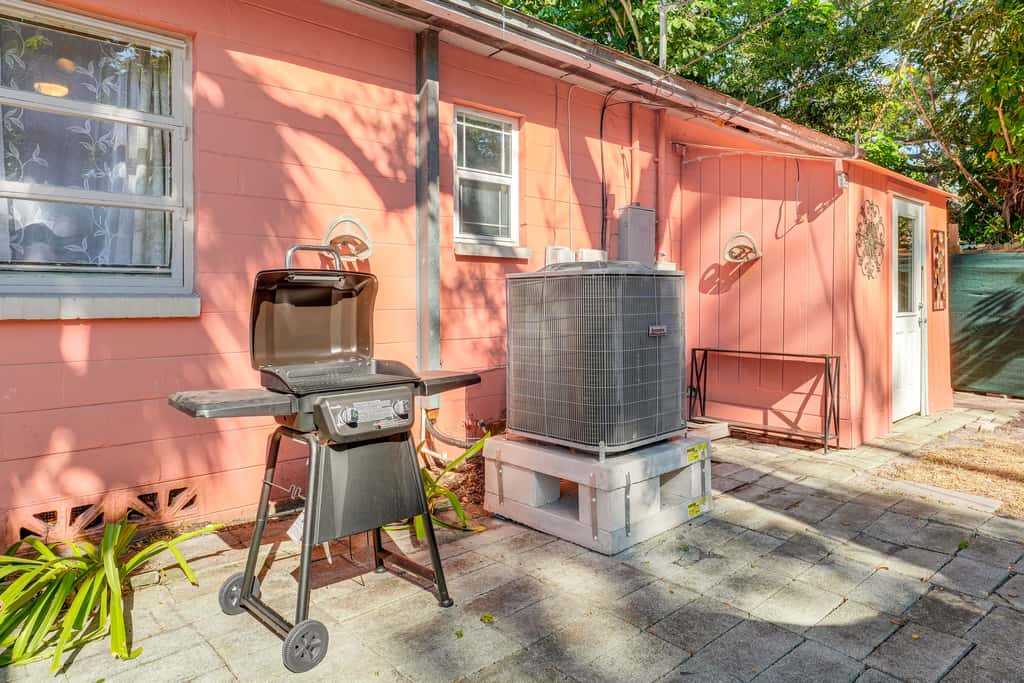 5 Mi to St Pete Beach! Snowbird Home w/ Large Yard