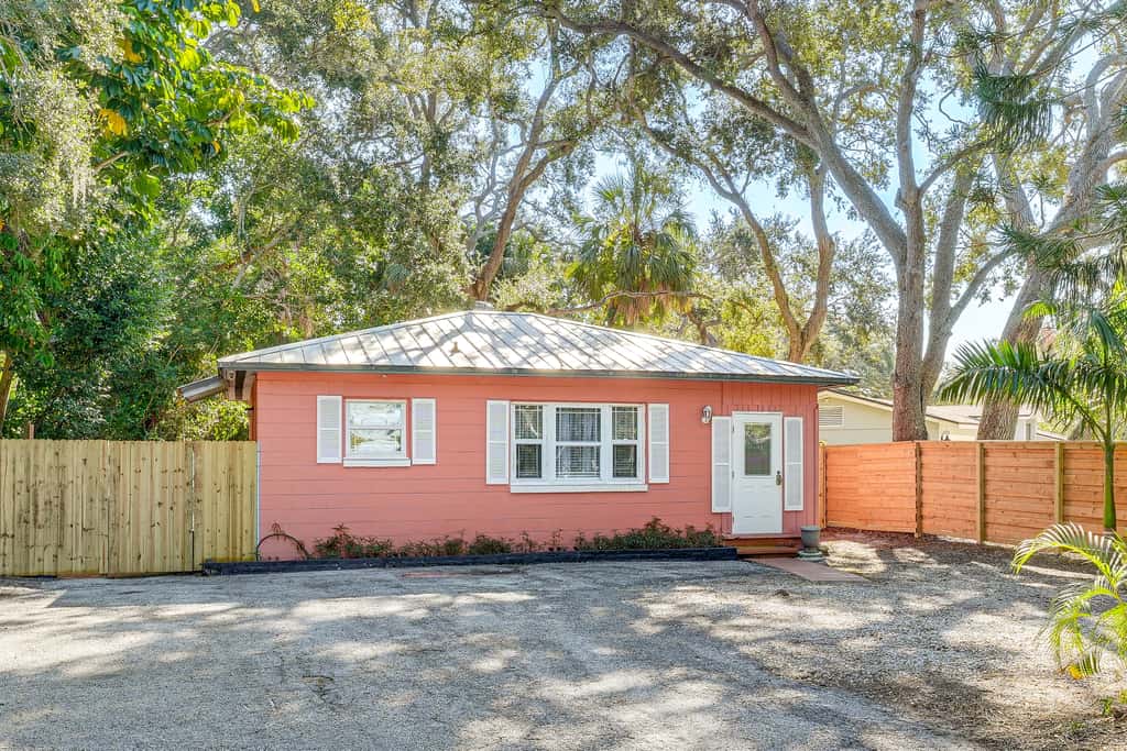 5 Mi to St Pete Beach! Snowbird Home w/ Large Yard
