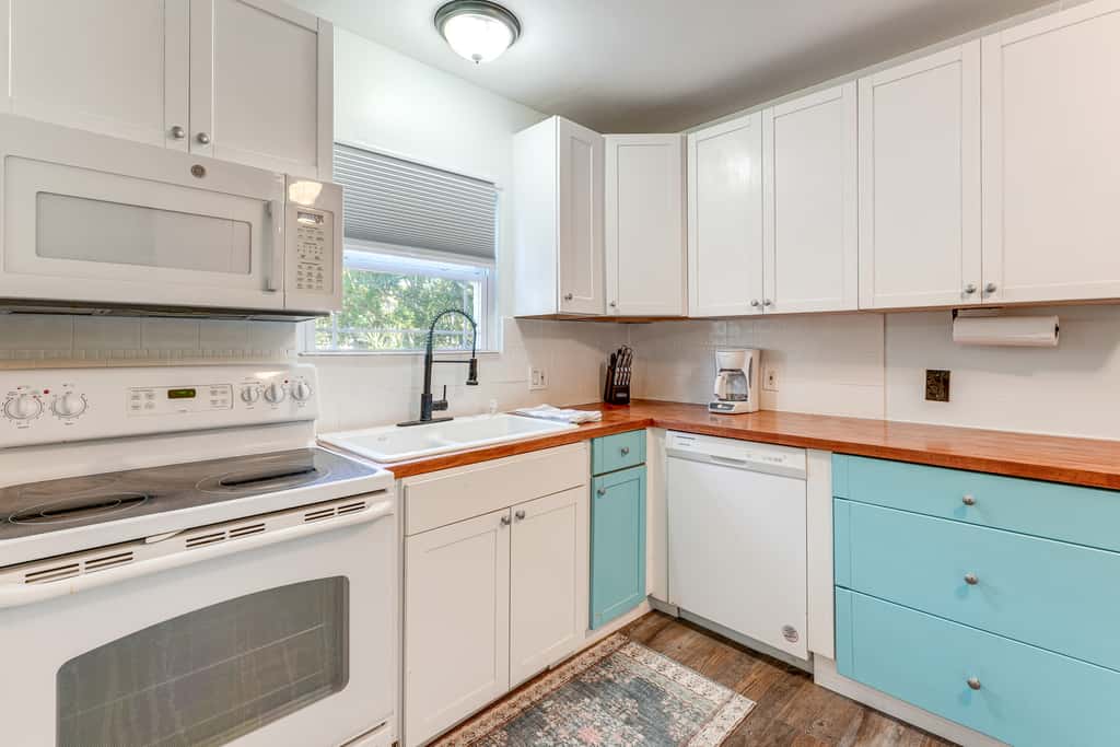 5 Mi to St Pete Beach! Snowbird Home w/ Large Yard