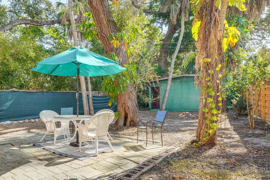 5 Mi to St Pete Beach! Snowbird Home w/ Large Yard