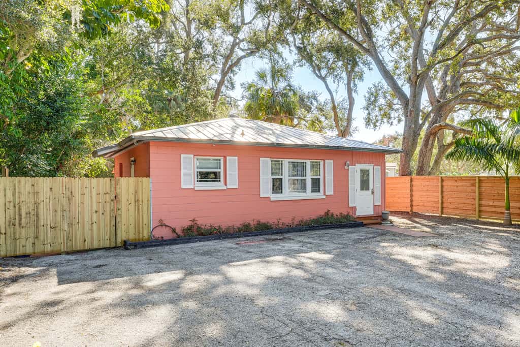 5 Mi to St Pete Beach! Snowbird Home w/ Large Yard