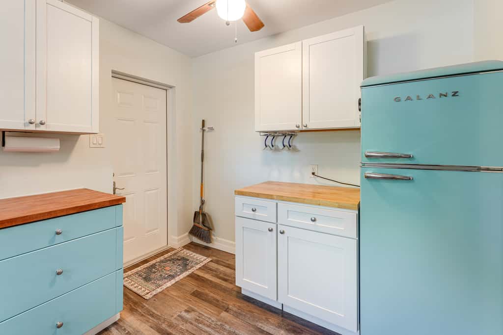 5 Mi to St Pete Beach! Snowbird Home w/ Large Yard