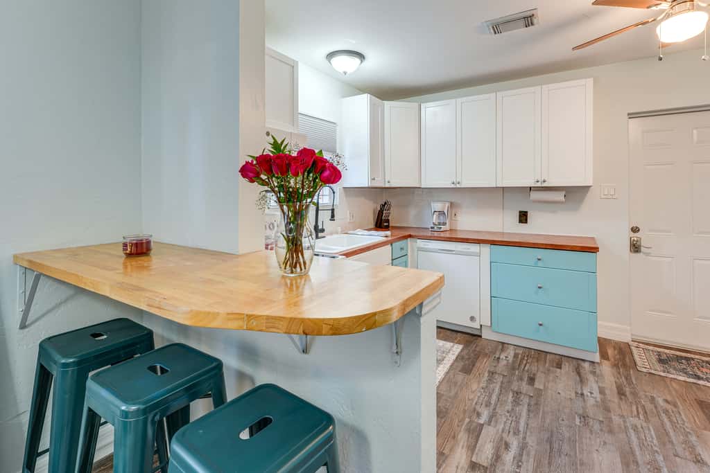 5 Mi to St Pete Beach! Snowbird Home w/ Large Yard