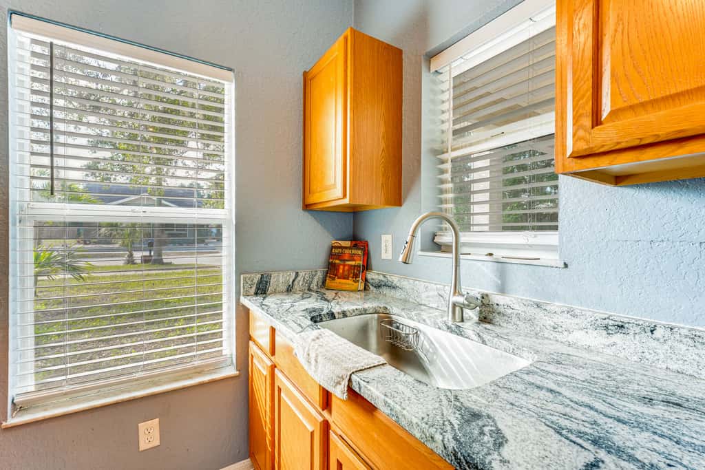 4 Mi to Clearwater Beach: Extended Stay w/ Yard