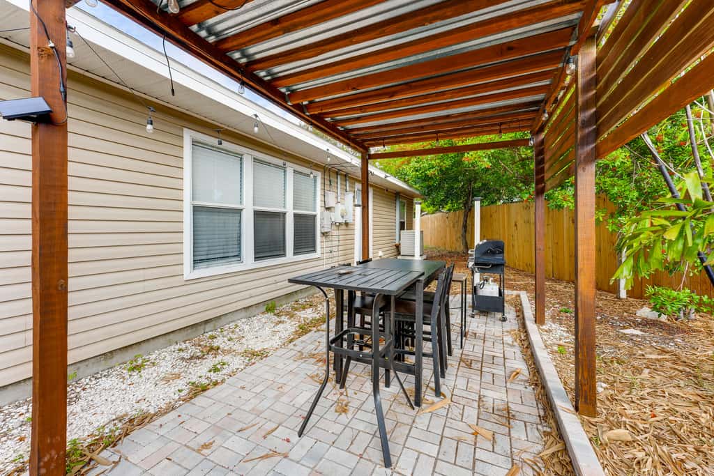 4 Mi to Clearwater Beach: Extended Stay w/ Yard