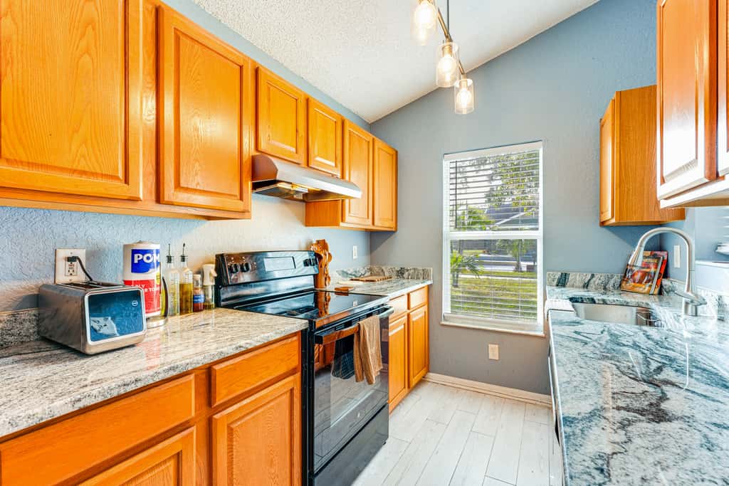 4 Mi to Clearwater Beach: Extended Stay w/ Yard