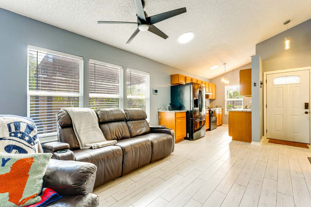 4 Mi to Clearwater Beach: Extended Stay w/ Yard