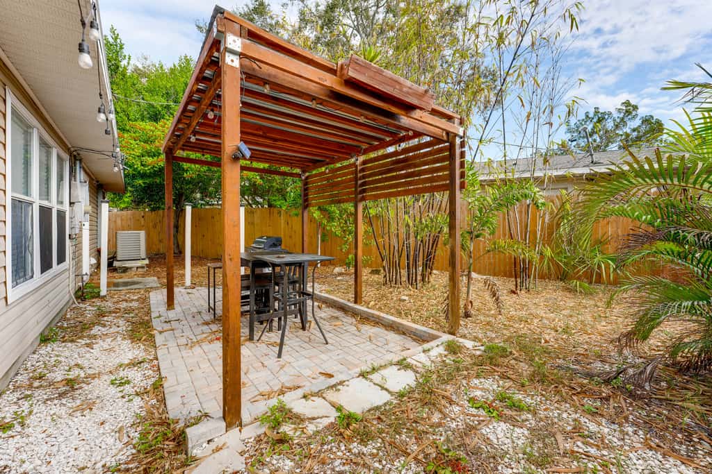 4 Mi to Clearwater Beach: Extended Stay w/ Yard