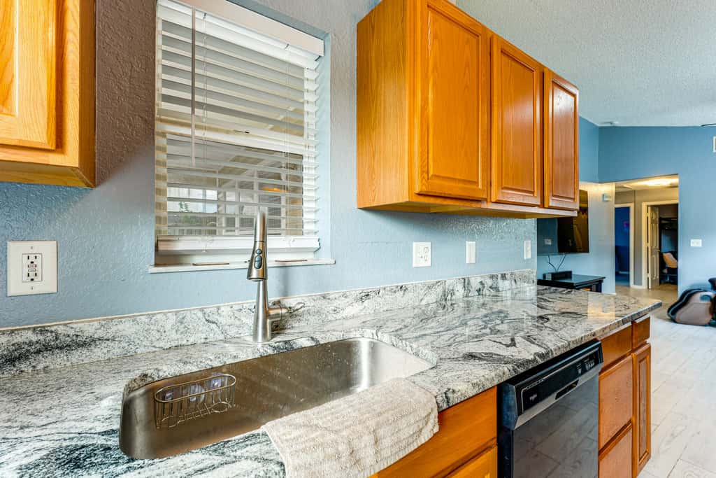 4 Mi to Clearwater Beach: Extended Stay w/ Yard