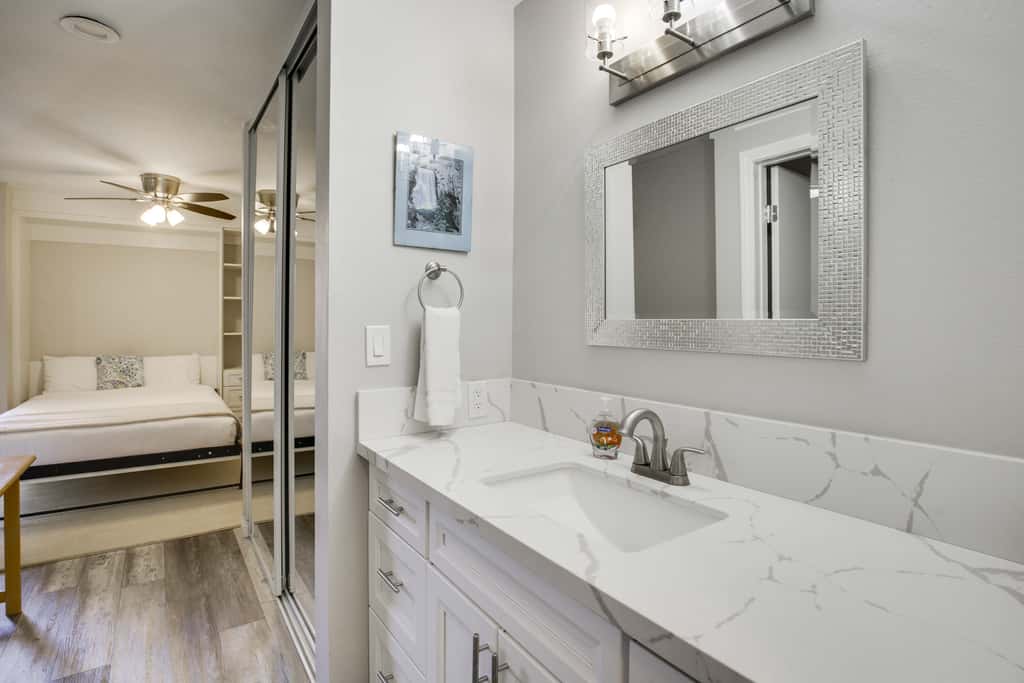 San Diego Studio w/ Pool Access, 2 Mi to Old Town!