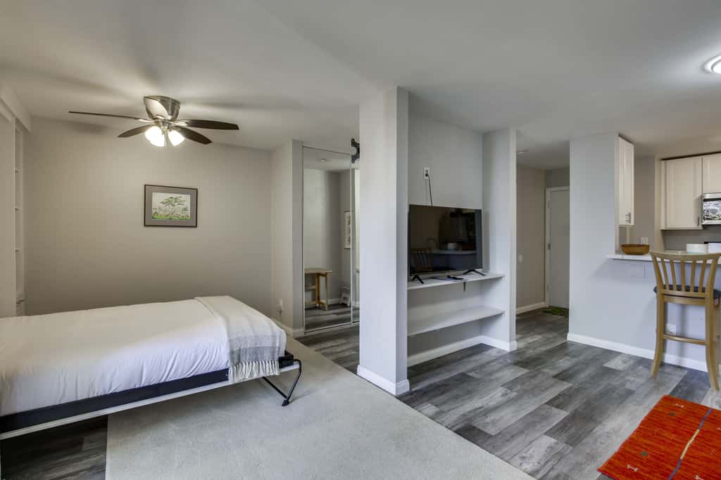San Diego Studio w/ Pool Access, 2 Mi to Old Town!