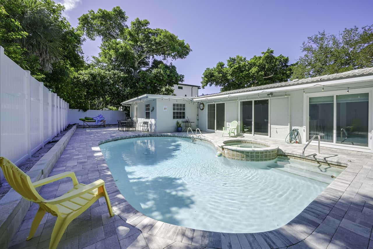 3 Mins to Beach! Poolside Paradise in Siesta Key | 4 Bed Siesta Key, FL ...
