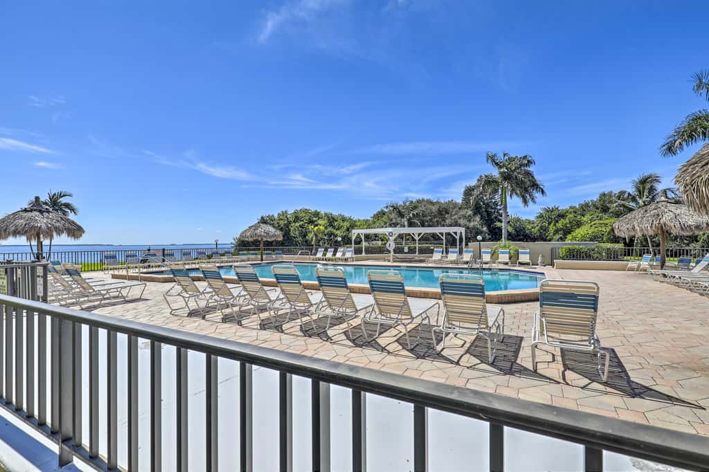 Sweet Snowbird Escape ~ 2 Mi to St Pete Beach