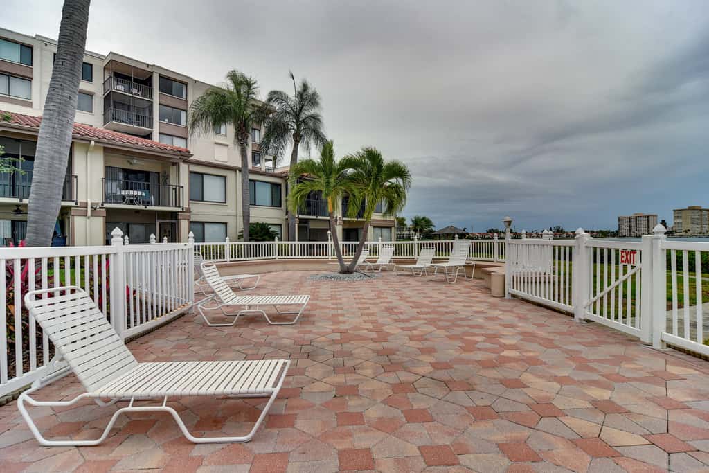 Stylish St Petersburg Condo w/ Balcony + Bay Views