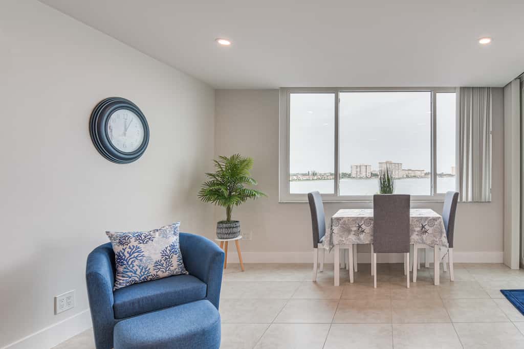 Stylish St Petersburg Condo w/ Balcony + Bay Views