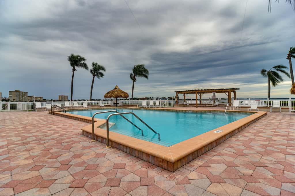 Stylish St Petersburg Condo w/ Balcony + Bay Views
