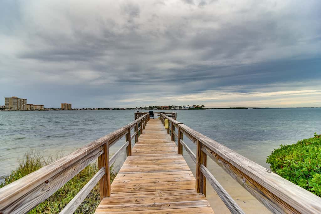 Stylish St Petersburg Condo w/ Balcony + Bay Views