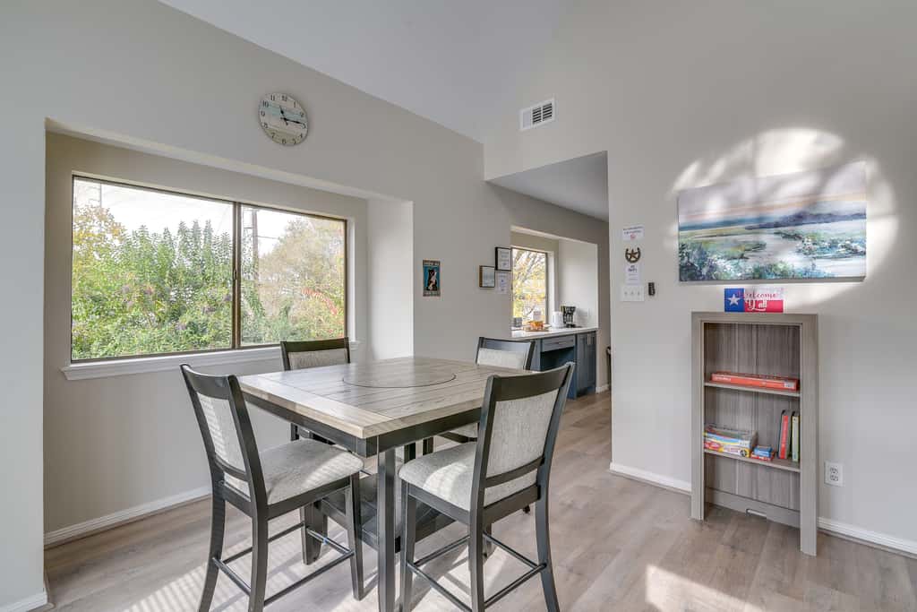 1 Mi to Rice! Pet-Friendly, Modern Apt in Houston