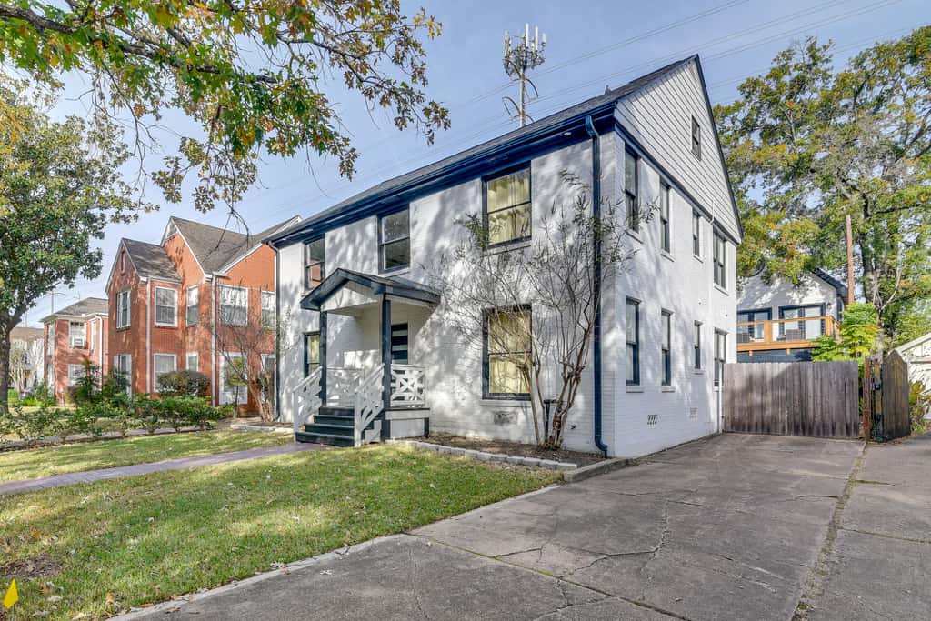 1 Mi to Rice! Pet-Friendly, Modern Apt in Houston