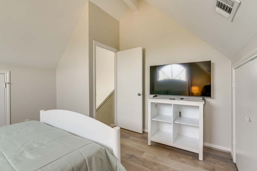 1 Mi to Rice! Pet-Friendly, Modern Apt in Houston