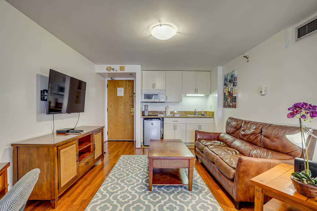 Free Parking Pool Harbor View Access Honolulu Gem!