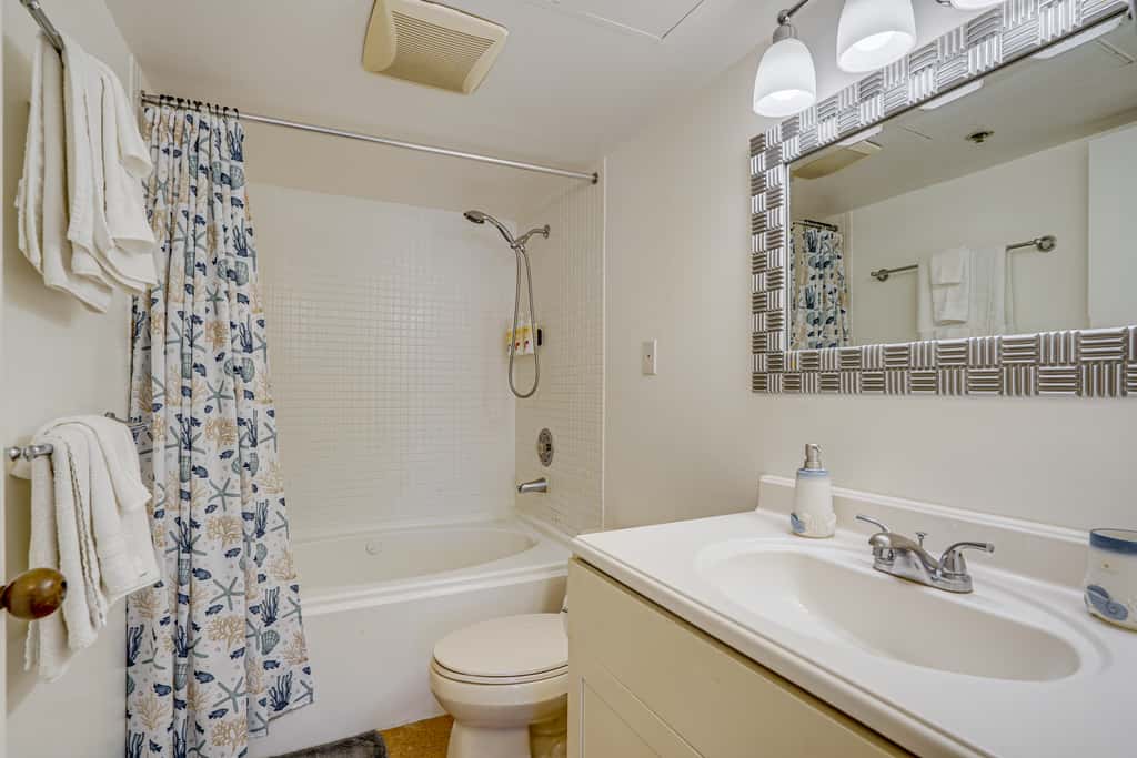 Free Parking Pool Harbor View Access Honolulu Gem!