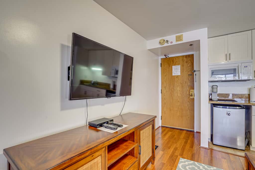 Free Parking Pool Harbor View Access Honolulu Gem!
