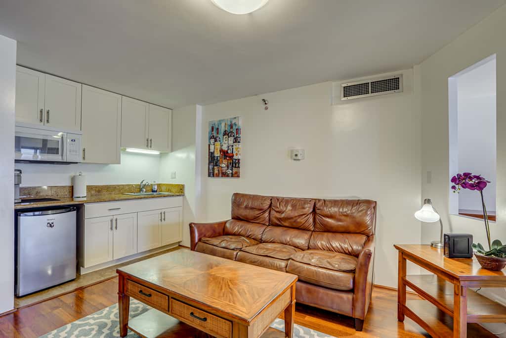 Free Parking Pool Harbor View Access Honolulu Gem!