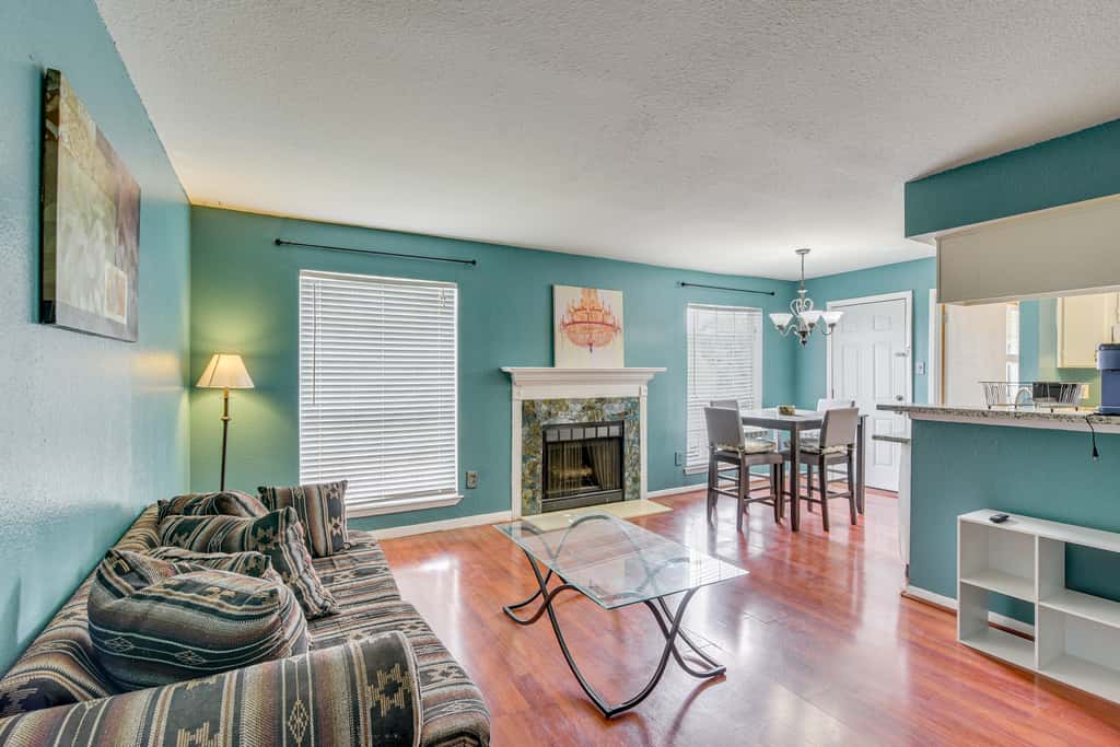 2 Mi to Hospitals! Houston Condo w/ Pool Access