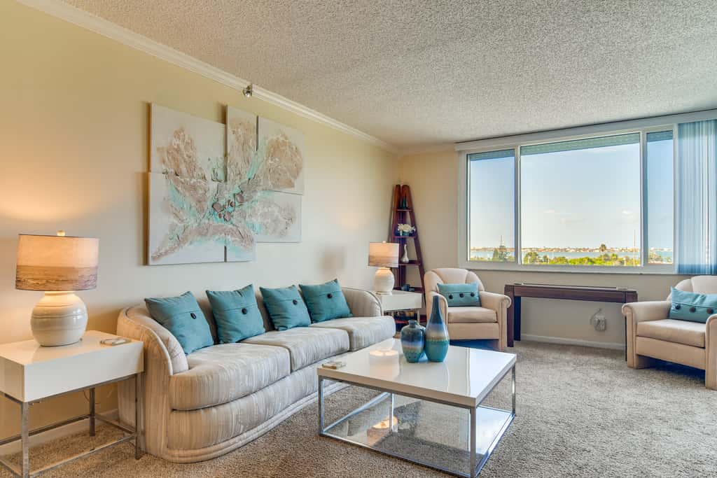 2 Mi to Beach! Bay-View Snowbird Haven in St Pete